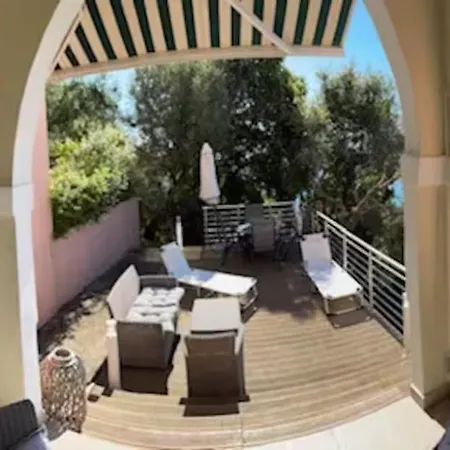 Апартаменты Blue Bay Apt. Коммено